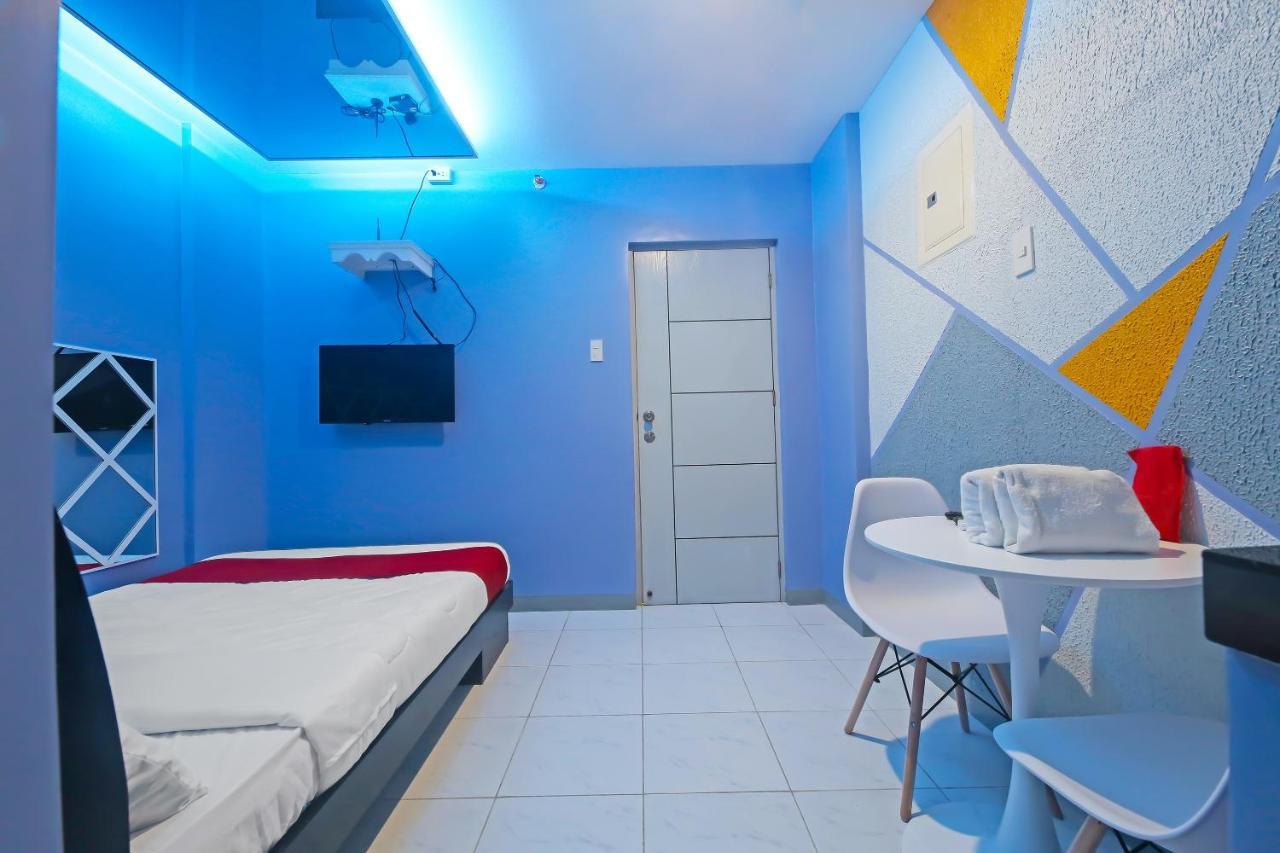 Oyo 896 Silverio Suites Manila Exterior photo