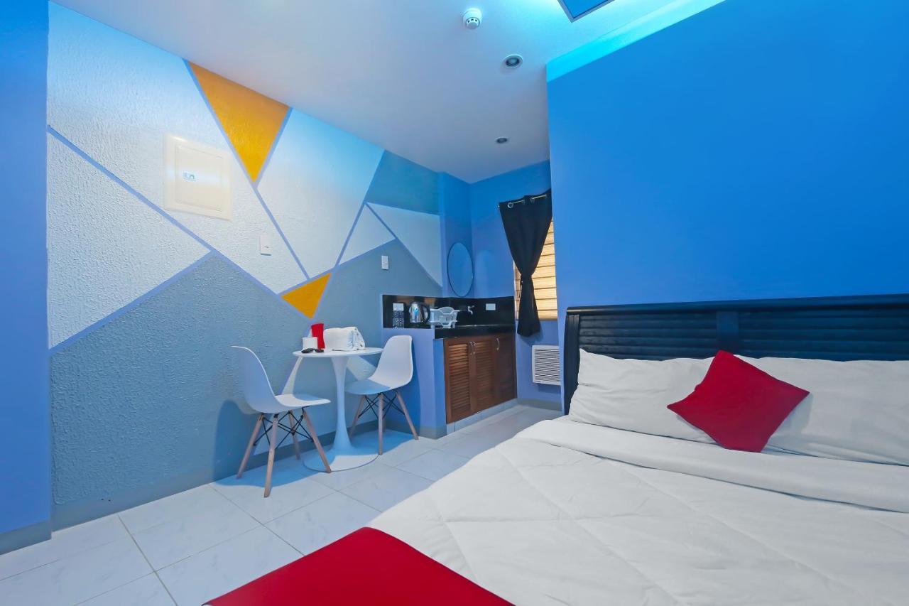 Oyo 896 Silverio Suites Manila Exterior photo